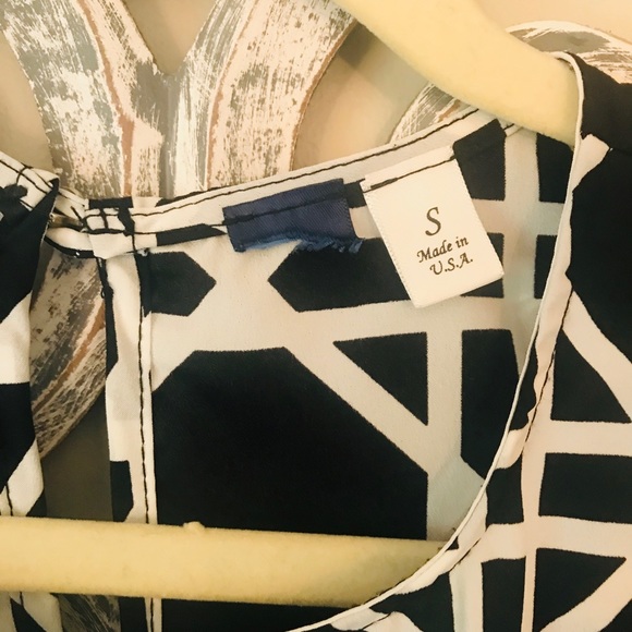 Francesca’s Sleeveless Black White Top Sz S - Picture 3 of 3